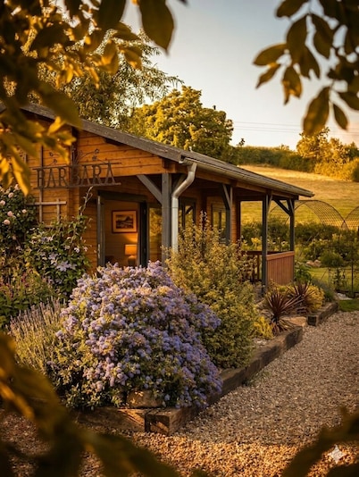 Rural cosy cabin with log burner on the lowlands of the famous Malvern Hills.