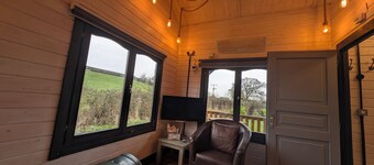 Rural cosy cabin with log burner on the lowlands of the famous Malvern Hills.