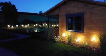 Rural cosy cabin with log burner on the lowlands of the famous Malvern Hills.
