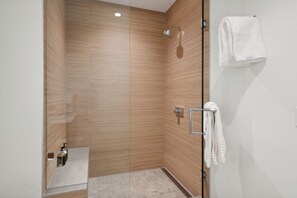 Shower - Frongate 320 - 2 Bedroom Residence (Avon)