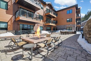Outdoor dining - Frongate 320 - 2 Bedroom Residence (Avon)