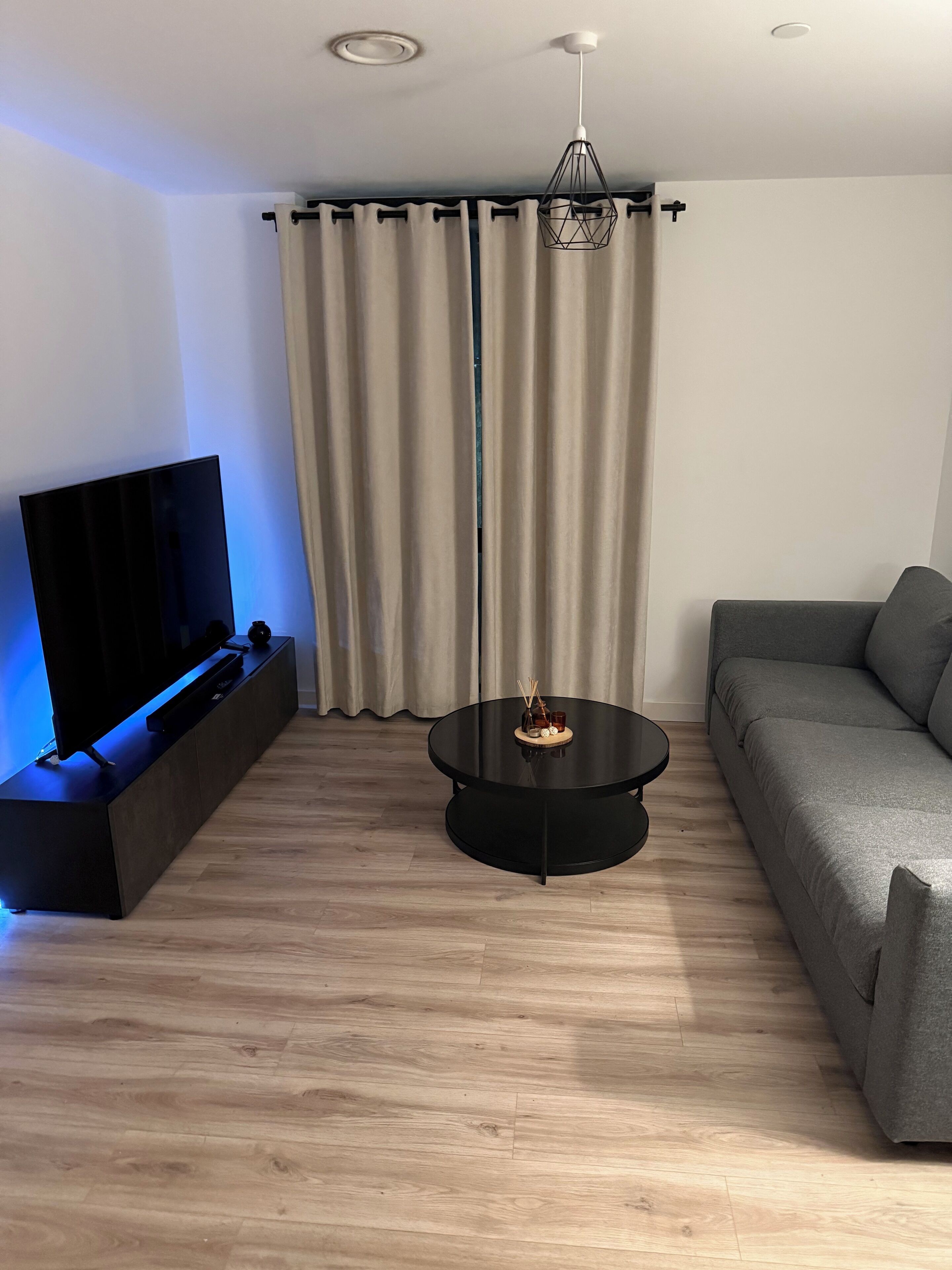 Smart-TV, DVD-Player, Stereoanlage