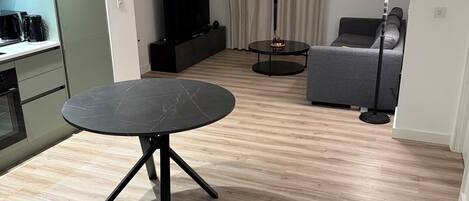 Smart-tv, dvd-spelare och en stereo