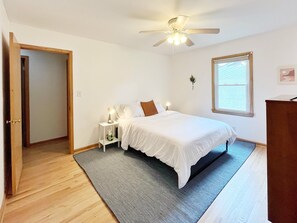 3 bedrooms, desk, iron/ironing board, travel cot