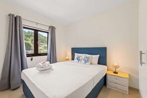 3 chambres, fer et planche à repasser, Wi-Fi, draps fournis