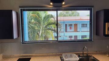 Apartment, 1 Bedroom | Dapur peribadi | Alat memasak/pinggan mangkuk/perkakas dapur