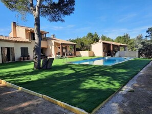A residential property with a swimming pool, green lawn, and two houses with tiled roofs. - 4 bedroom house in the heart of the pine forest with swimming pool  (Lézignan-Corbières)