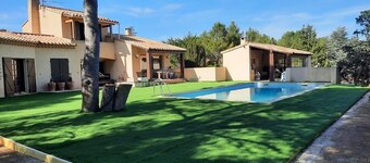 4 bedroom house in the heart of the pine forest with swimming pool 