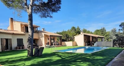 Maison cĆur de pinĂšde 4 chambres et piscine