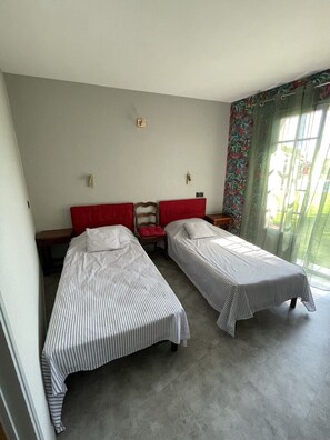 4 chambres, bureau, Wi-Fi gratuit, draps fournis