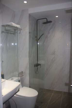 Kamar Standar | Kamar mandi | Sandal
