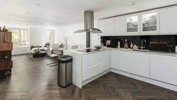 شقة كلاسيكية | مطبخ خاص | غلّاية كهربائية، محمصة خبز