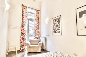 2 bedrooms, iron/ironing board, travel crib, WiFi - Green Chiaia two (Napoli)