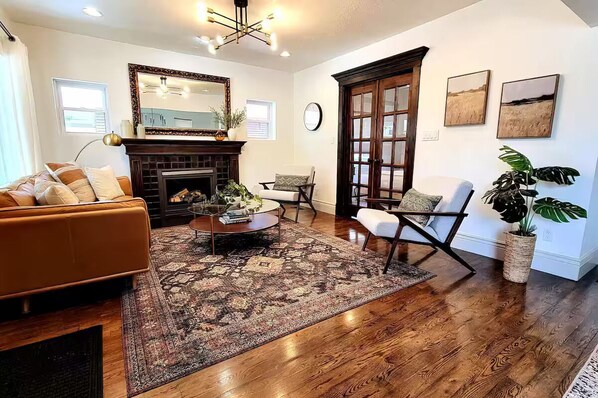 Smart TV, fireplace, video games, books