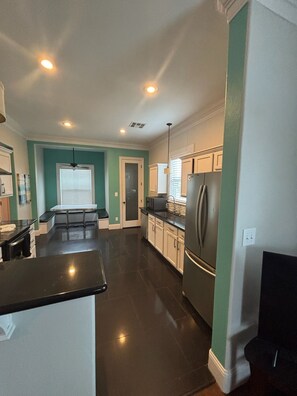 Interior - EAST END BEAUTY! Spacious 4-bedroom house in beautiful Galveston! (Galveston)