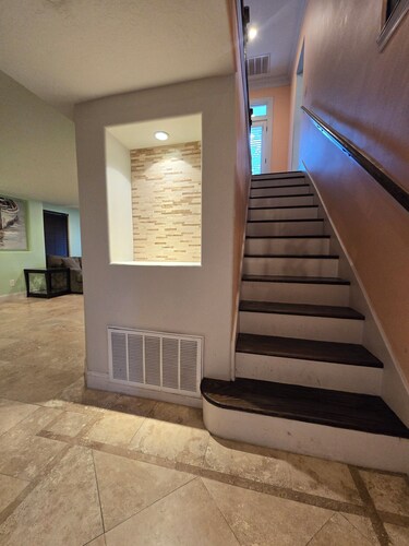 EAST END BEAUTY! Spacious 4-bedroom house in beautiful Galveston!