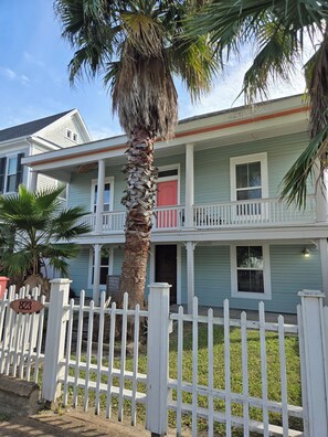 Exterior - EAST END BEAUTY! Spacious 4-bedroom house in beautiful Galveston! (Galveston)