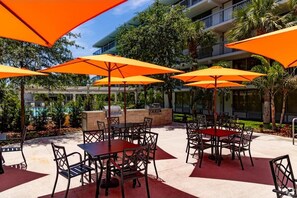 屋外ダイニングエリア