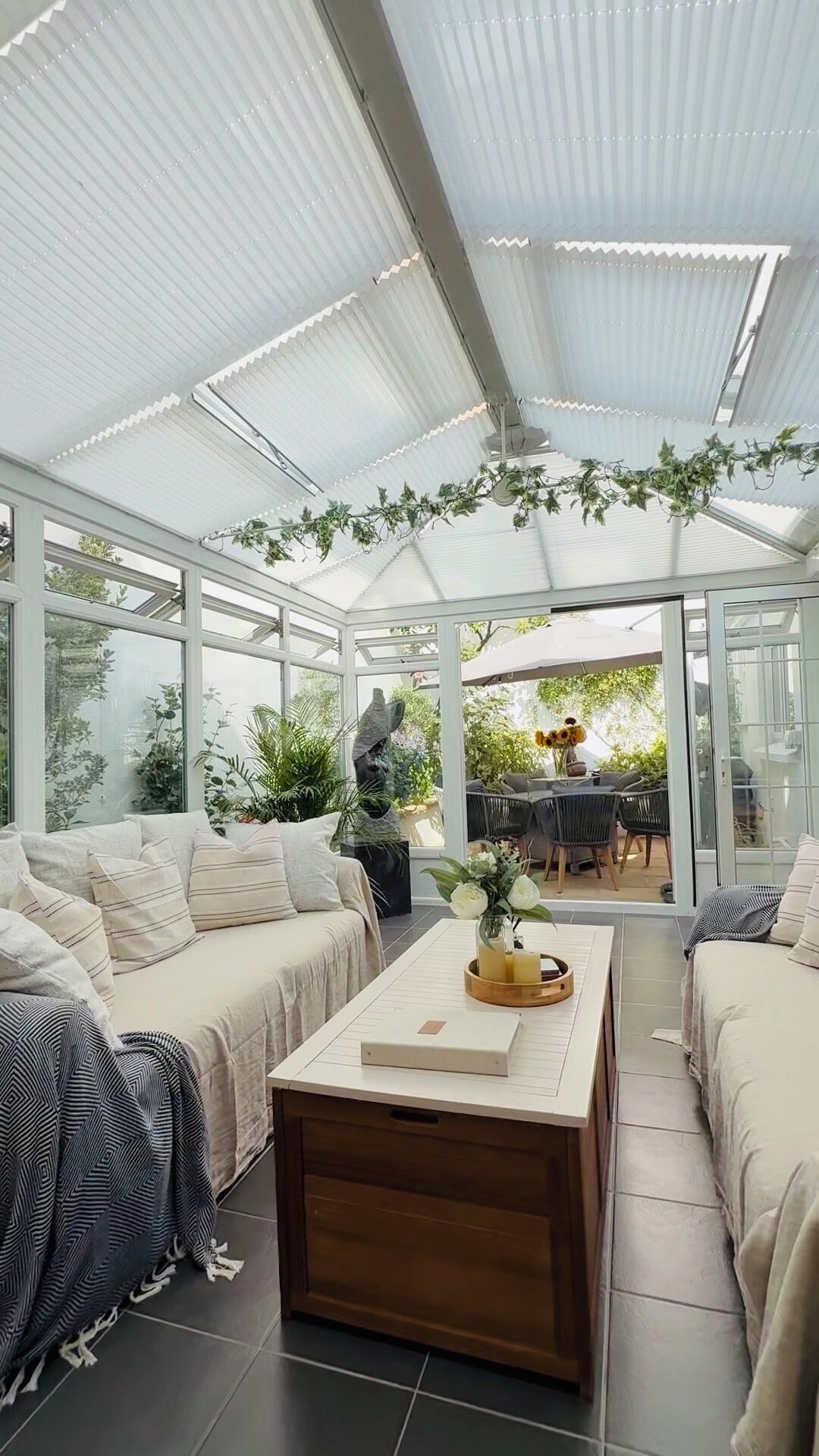 智能電視、書籍、 辦公室、電腦螢幕