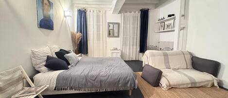 4 bedrooms, desk, iron/ironing board, travel crib