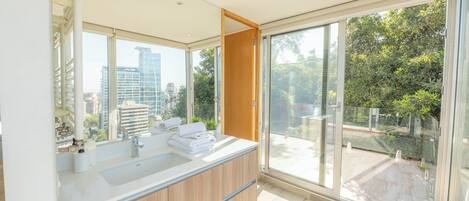 House, Garden View | Bathroom