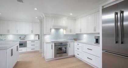 Luxury Beach House w Private Beach