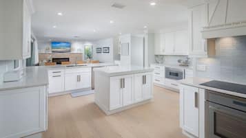 Nhà | 4 phòng ngủ, bàn