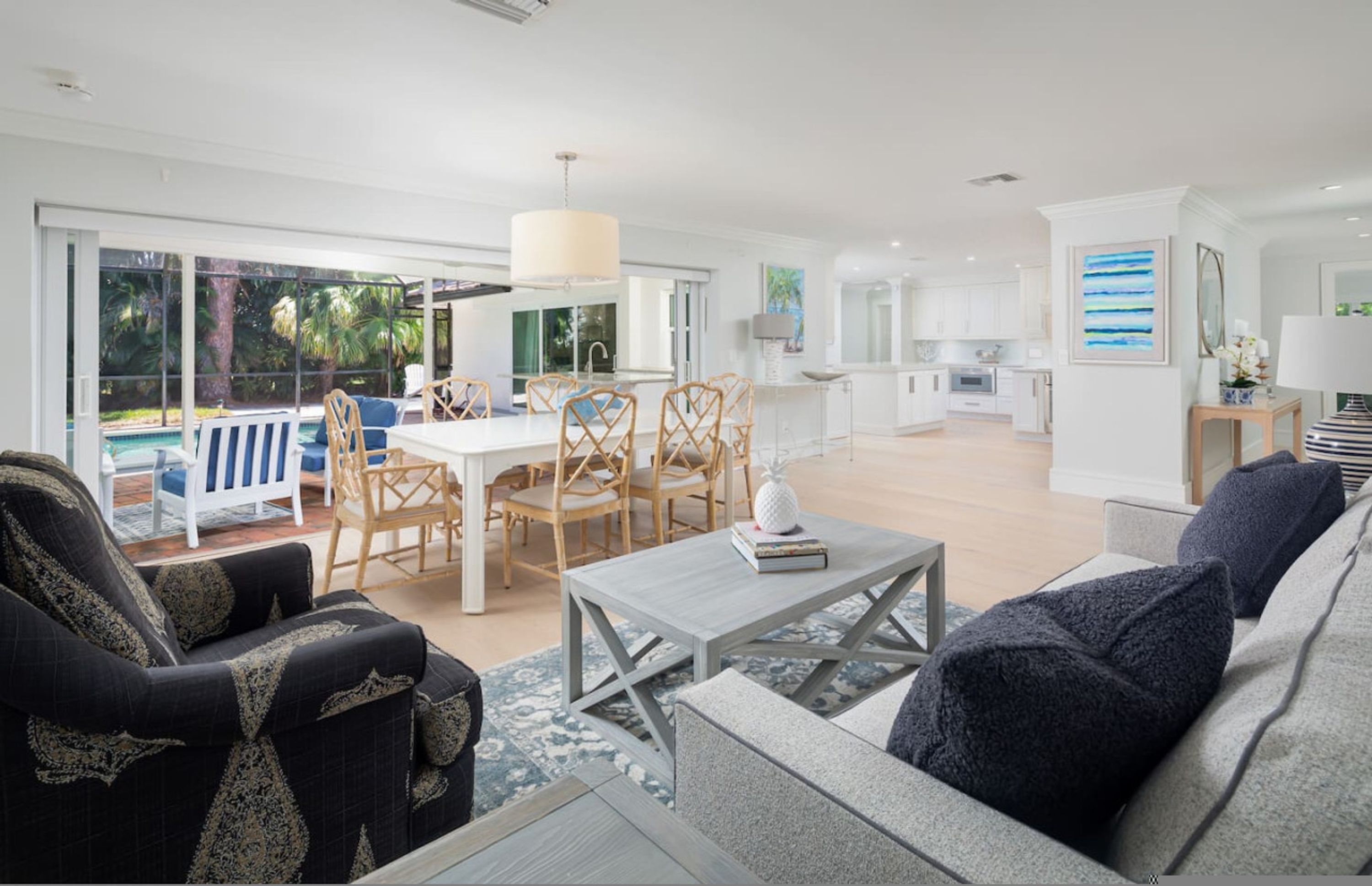 Nhà | 4 phòng ngủ, bàn 