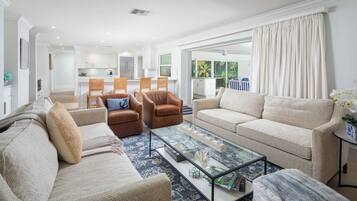 Nhà | 4 phòng ngủ, bàn