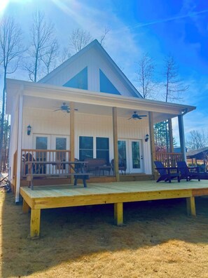 Outdoor dining - Waverly Creek Retreat-kayaks/fire pit/pet friendly (Jackson's Gap)