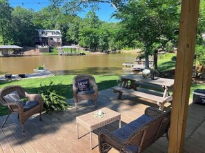 Outdoor dining - Waverly Creek Retreat-kayaks/fire pit/pet friendly (Jackson's Gap)
