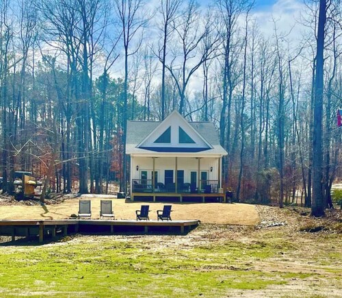 Waverly Creek Retreat-kayaks/fire pit/pet friendly