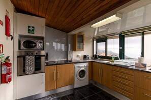 Fridge, microwave, oven, coffee/tea maker