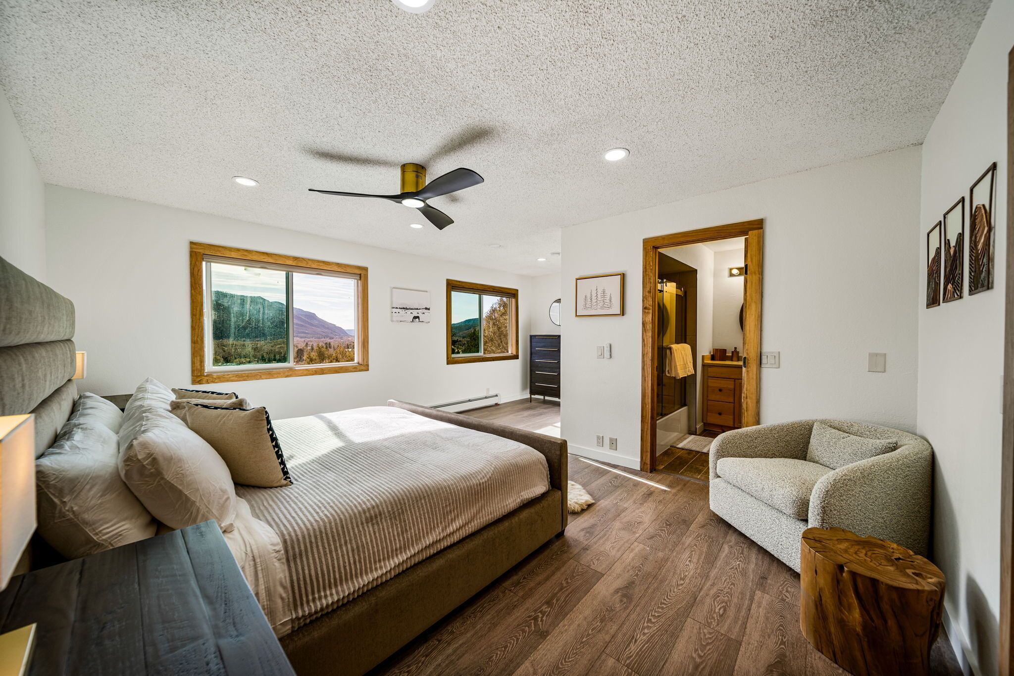 3 bedrooms, iron/ironing board, travel crib, free WiFi