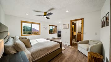 3 bedrooms, iron/ironing board, travel crib, free WiFi