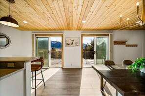 Interior - Newly Remodeled Mountainside Duplex w/ Epic Views-Upper Floors, Optional Hot Tub (Durango)