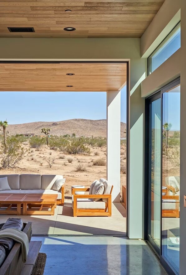 Interior - Infinity, Joshua Tree + Outdoor Luxury Spa (Joshua Tree)