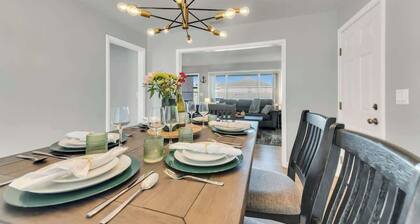 3 Blocks to Bay + Boat Parking + Renovated + 3 Bd