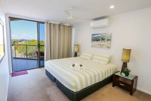 4 bedrooms, free WiFi, bed sheets