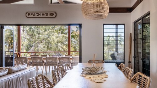 Seabreeze - 5 BR w/ Pool Table - Beachfront