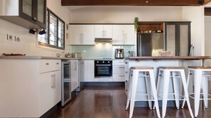 Køleskab, mikrobølgeovn, ovn, opvaskemaskine