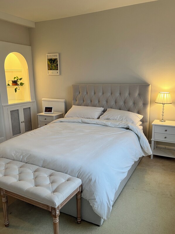 3 عدّة غرف نوم ومكواة/لوح كي وواي فاي وملاءات أسرّة