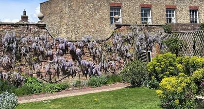 Stylish Georgian Townhouse in Rye Citadel