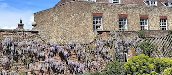 Stylish Georgian Townhouse in Rye Citadel