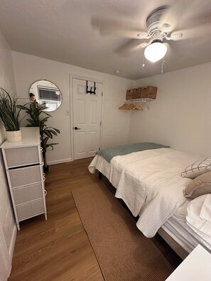 1 bedroom, WiFi, bed sheets - Charming 1-bedroom apartment with AC, WiFi in beautiful Sarasota/Pinecraft (Sarasota)