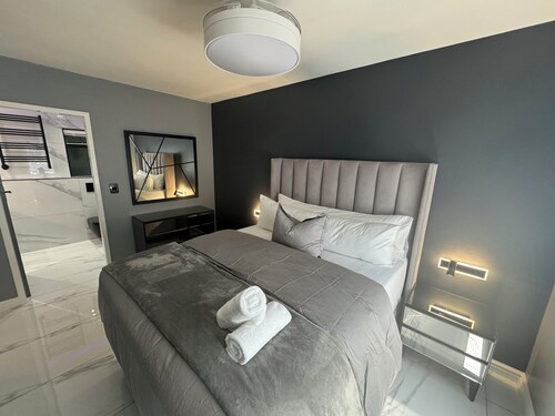 Exclusive Ultra-Luxury A Cut Above Apartments Century City by Vvip Bookings 