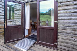 House | Outdoor dining - Accessible Friendly Farm Stay (Mayfield)