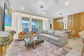 TV, DVD player - Stunning Themed 5Bed Townhome Splash Pool-2307DST (Kissimmee)