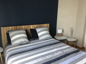 3 chambres, fer et planche à repasser, Wi-Fi, draps fournis