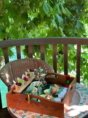 Outdoor dining - Lake Como Dream Treehouse (Como)